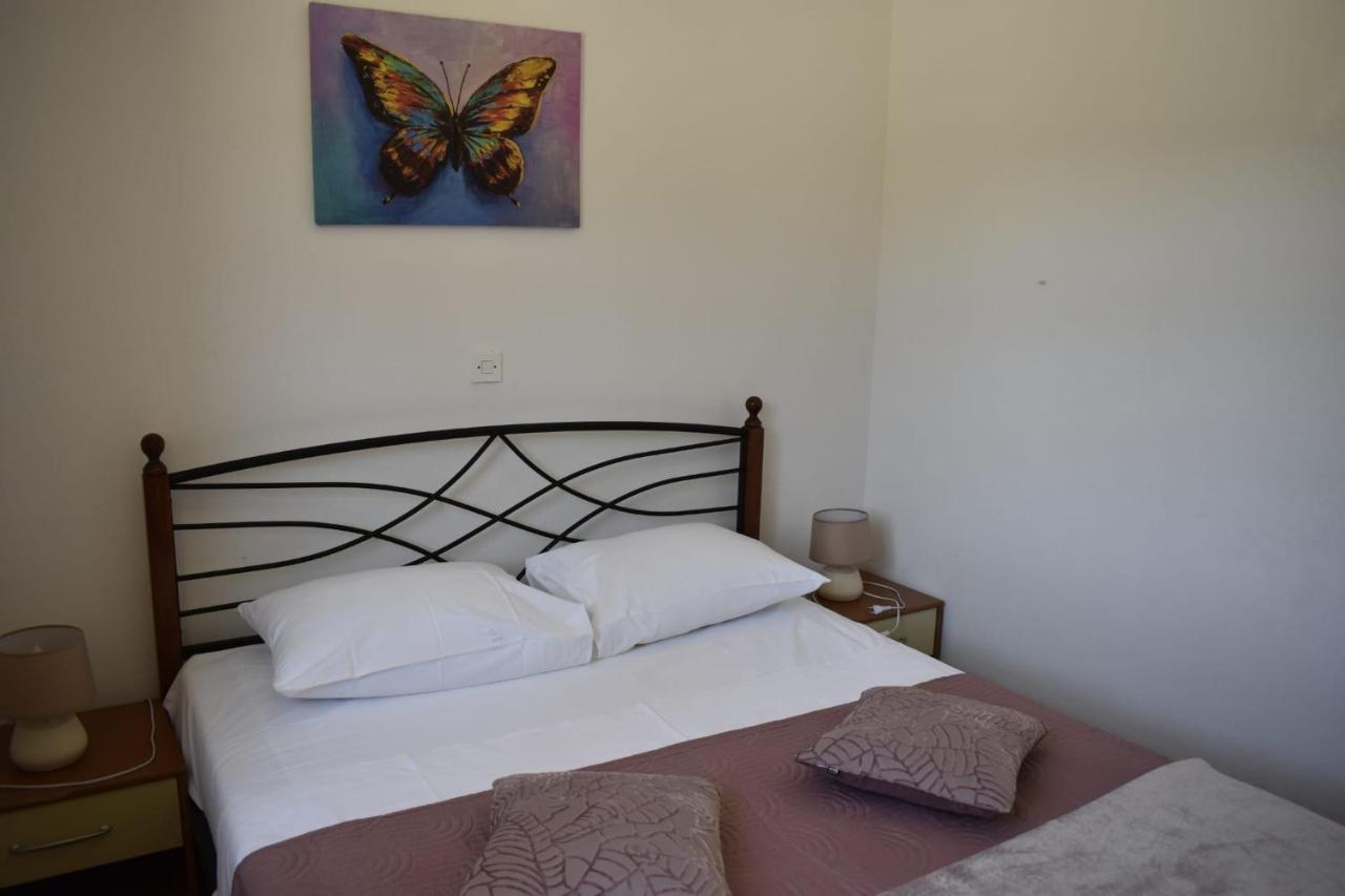 Apartments Renata Pucisca Dış mekan fotoğraf